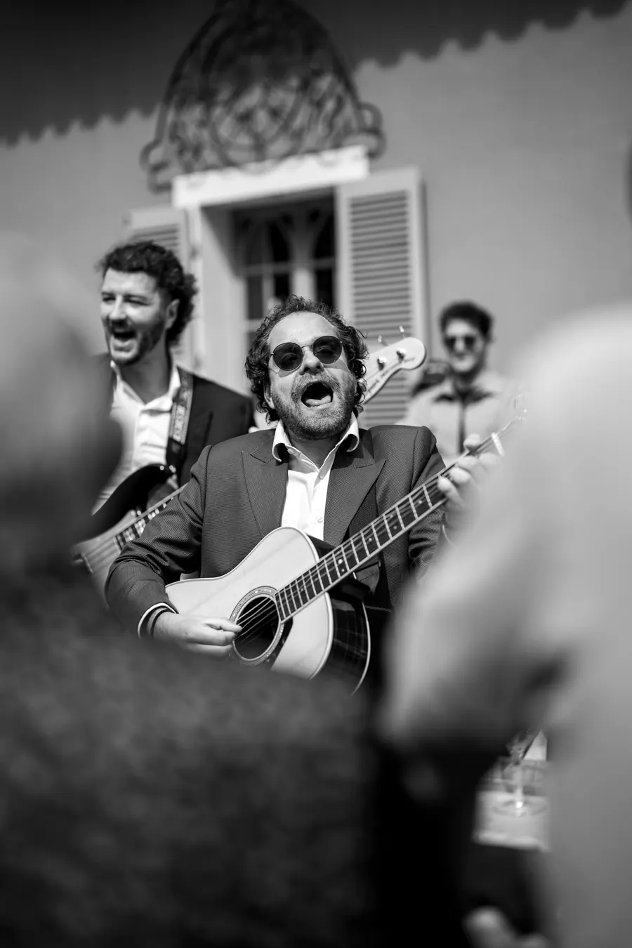 Singers in black and white, mid-chorus