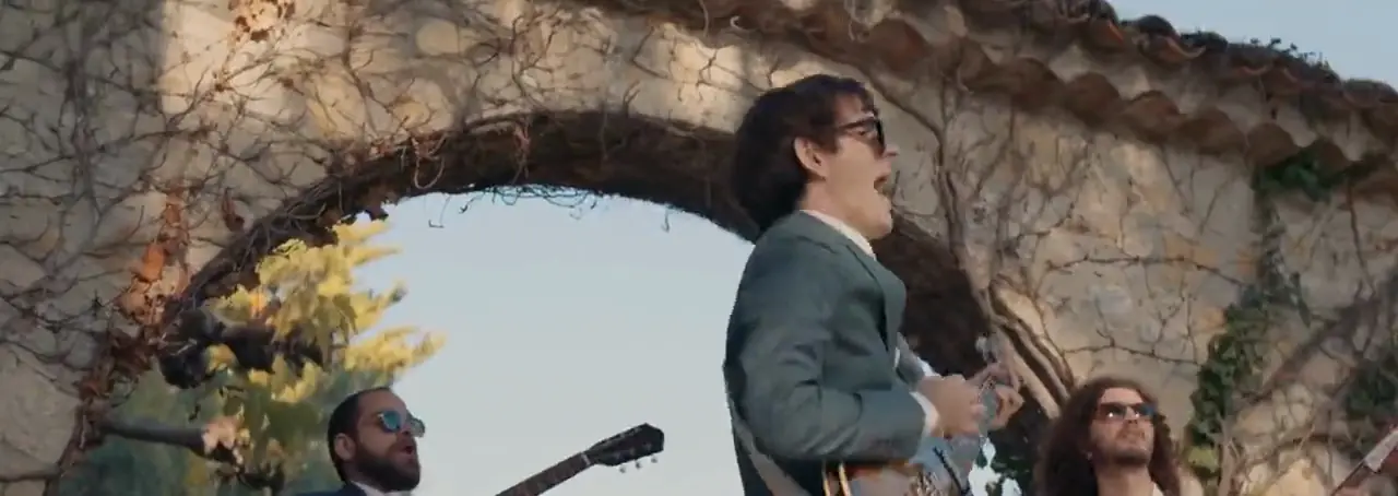 The Rendez-Vous in coloured suits with guitars and drum